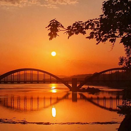 Watersedge Seaviews Hotel เคนแมร์ ภายนอก รูปภาพ