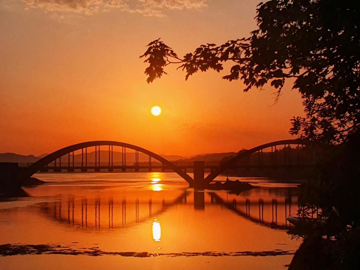 Watersedge Seaviews Hotel เคนแมร์ ภายนอก รูปภาพ