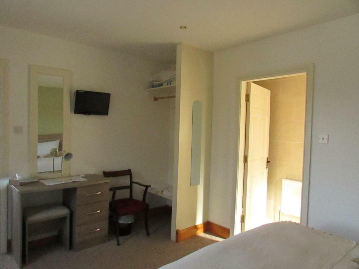 Watersedge Seaviews Hotel เคนแมร์ ภายนอก รูปภาพ